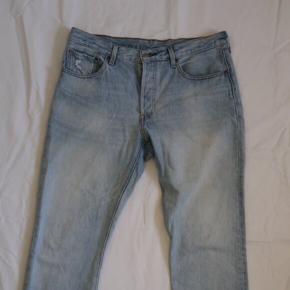 Levi's 501 Light-Wash Jeans Size 31 - Picture 1 of 3